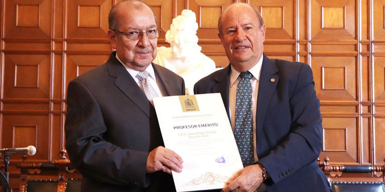 Otorga la UASLP el distintivo de profesor emérito a dos docentes.