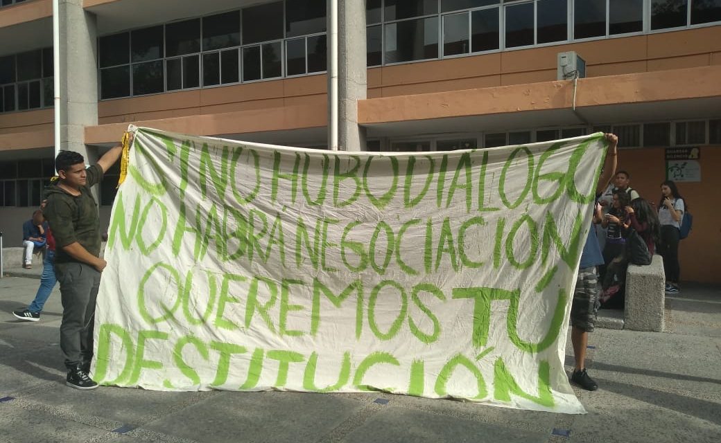 Toman alumnos instalaciones de la FCA de la UASLP.