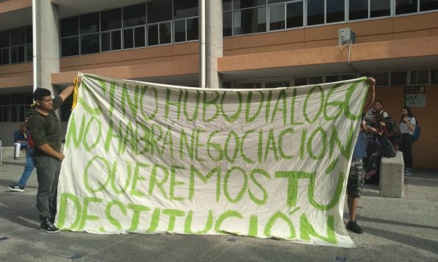 Toman alumnos instalaciones de la FCA de la UASLP.