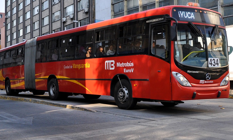 Por iniciar la construcción del sistema de transporte Red Metro.
