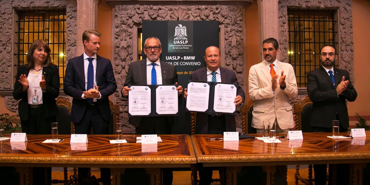 Avanza integración al mundo de la    UASLP.
