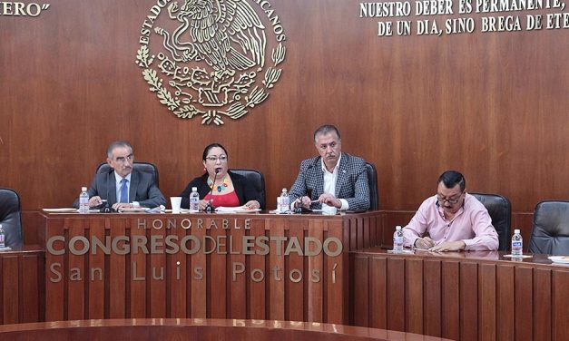 Atenderán diputados exigencia de taxistas para frenar pirataje.