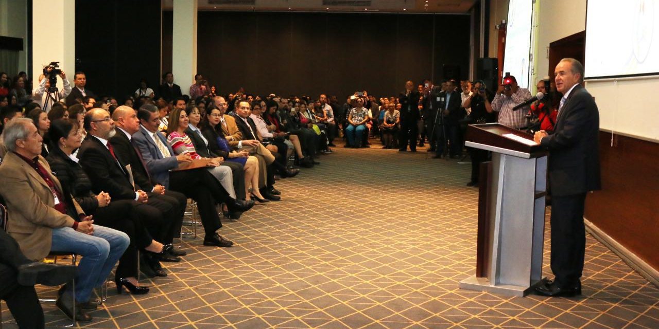Inaugura gobernador 19º Congreso Regional de Geriatría y Gerontología.