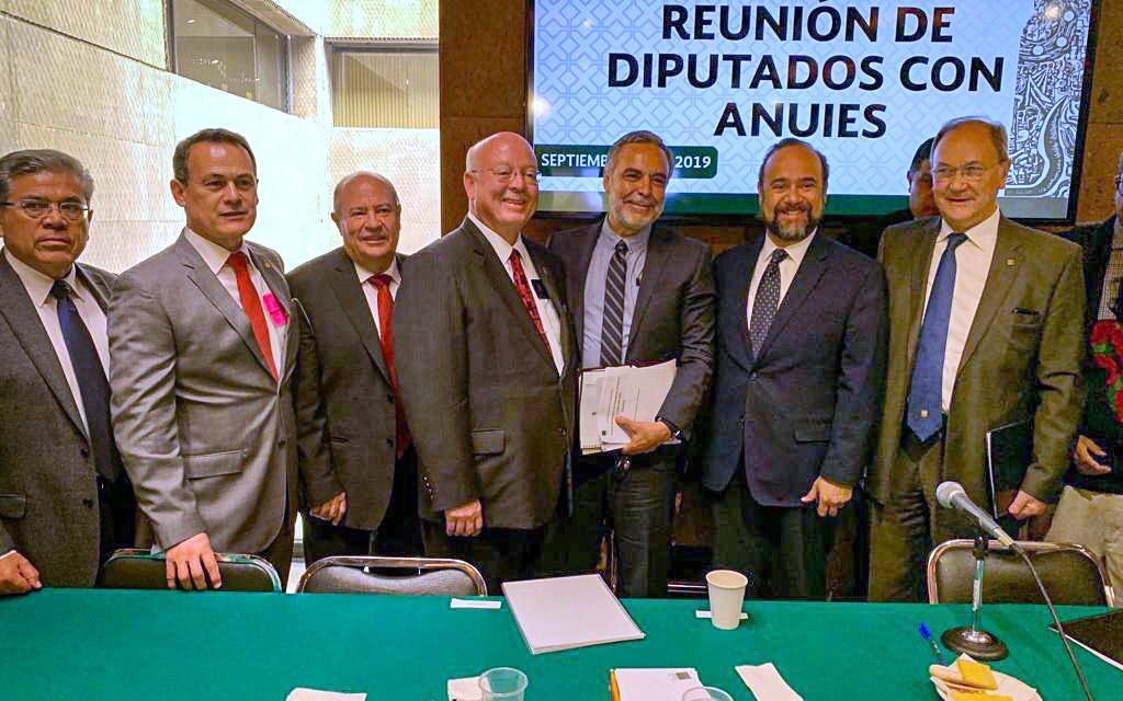 Rector de la UASLP se reúne con diputados federales para buscar  más recursos.