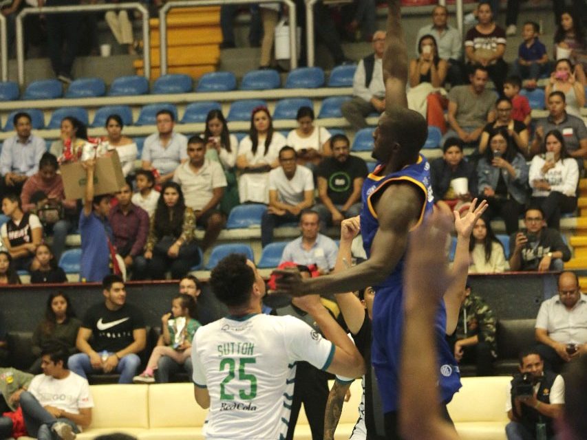 En final cardiaco, CB Santos cae ante Abejas de León.
