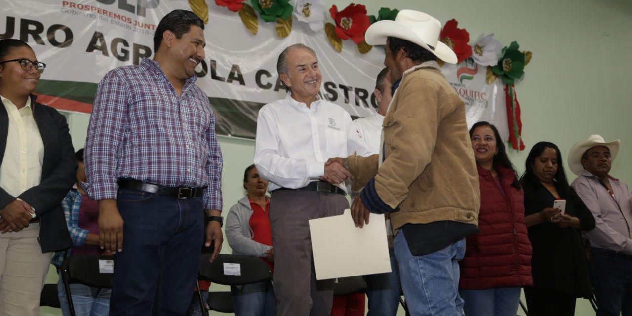 Gobernador entrega el Seguro Agrícola Catastrófico a 937 productores de Mexquitic de Carmona.