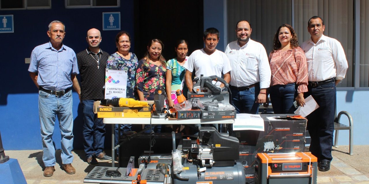 STPS y SNE entregan infraestructura y equipamiento para proyectos productivos.
