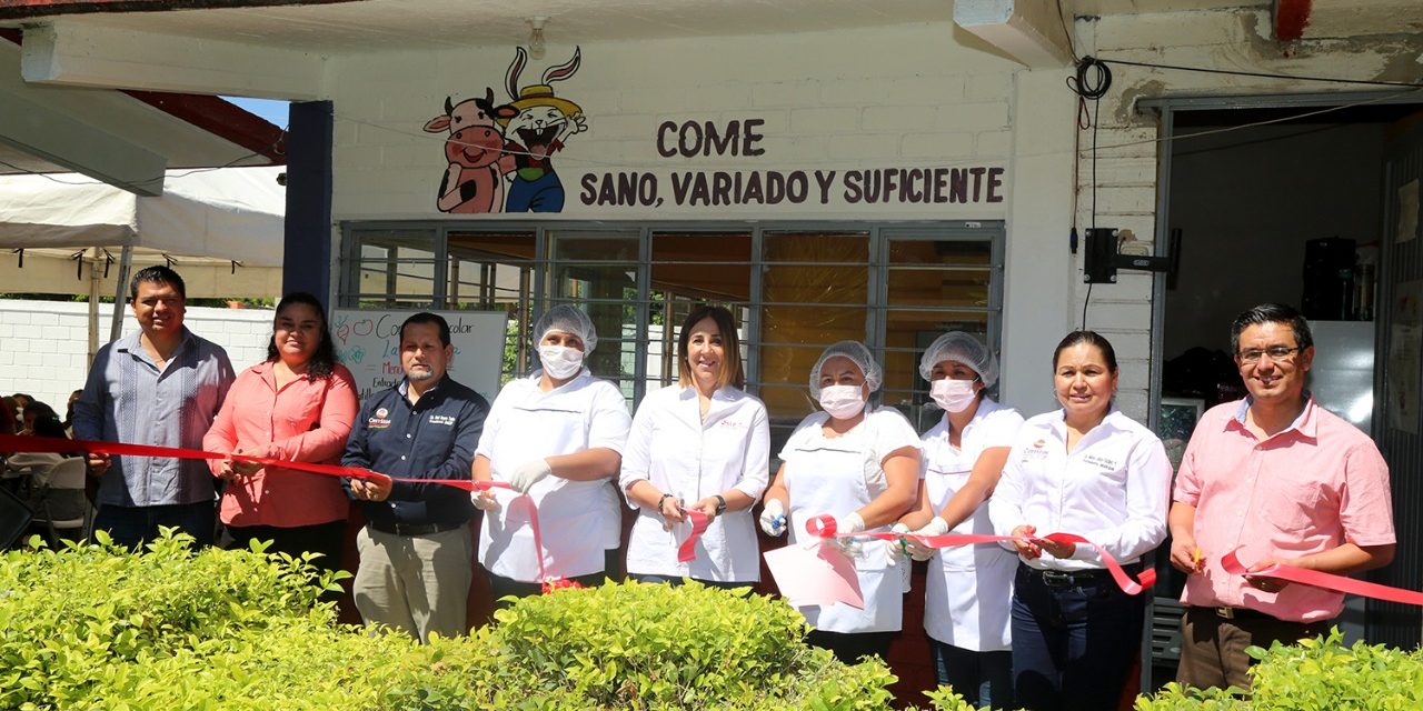 Entrega DIF Estatal desayunador en Cerritos para ayudar a estudiantes de secundaria.