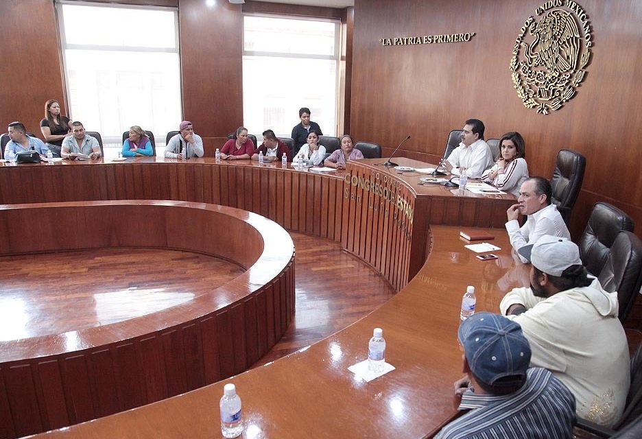 Diputados atienden inquietudes de recolectores de basura