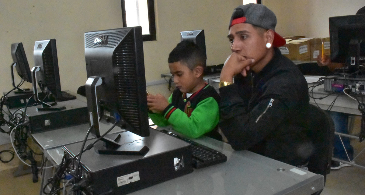 Contarán con equipo de cómputo bibliotecas de Soledad.