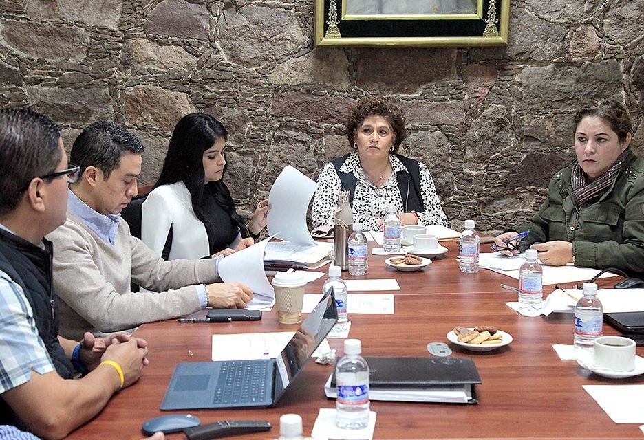 Urgidos ayuntamientos en ingresos, piden a Congreso avale aumentos en impuestos.