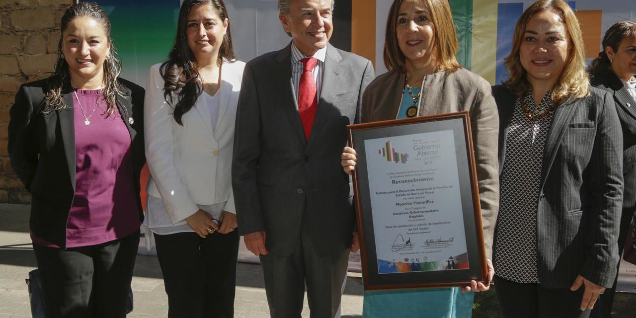 Entrega jefe del Ejecutivo el Premio Gobierno Abierto San Luis Potosí 2019.