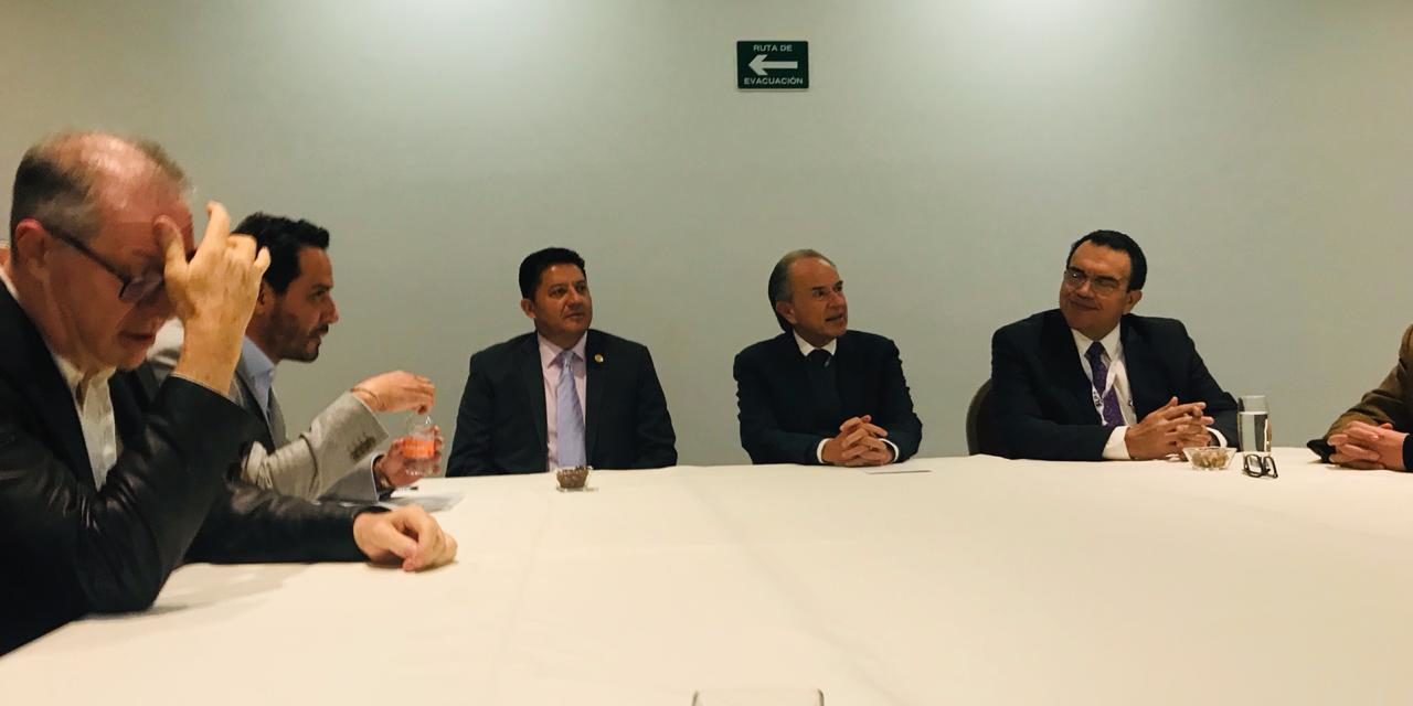 JMCL se reúne con presidentes de la Comisión de Recursos Hidráulicos del Senado y de la Cámara de Diputados.
