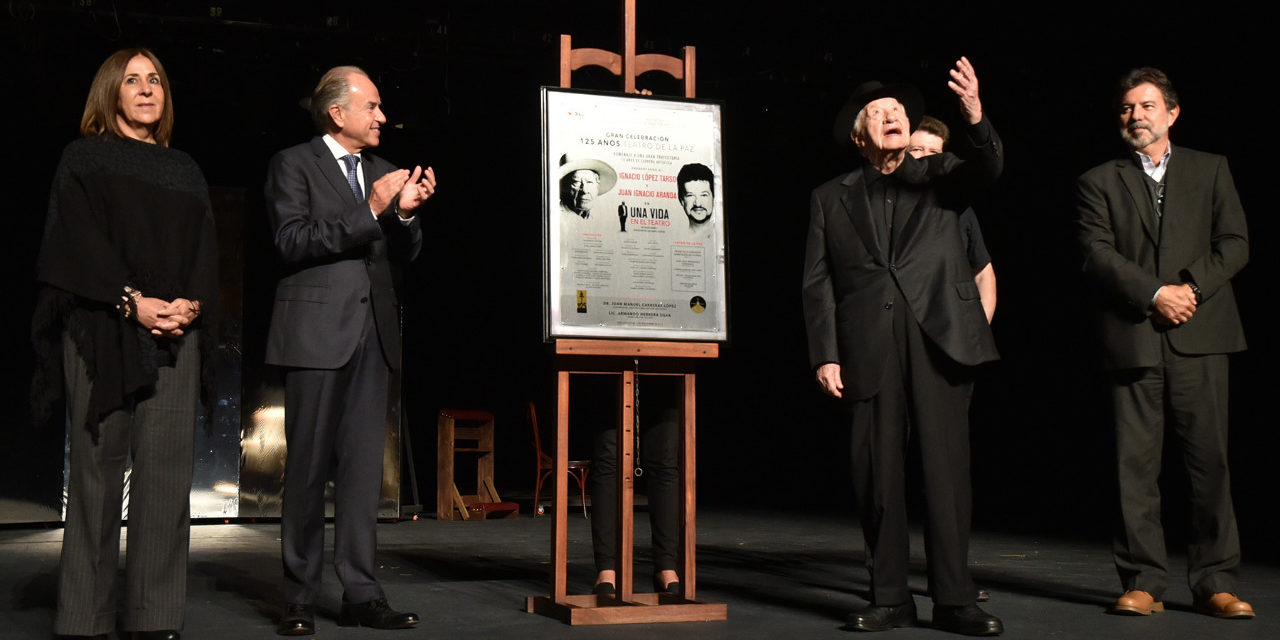 Otorga JMCL reconocimiento a Ignacio López Tarso en el marco del 125 aniversario del Teatro de la Paz.