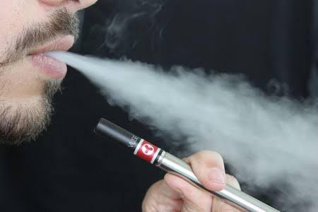 Estudia sector salud muerte de  joven de 18 años por posible uso de vapeadores