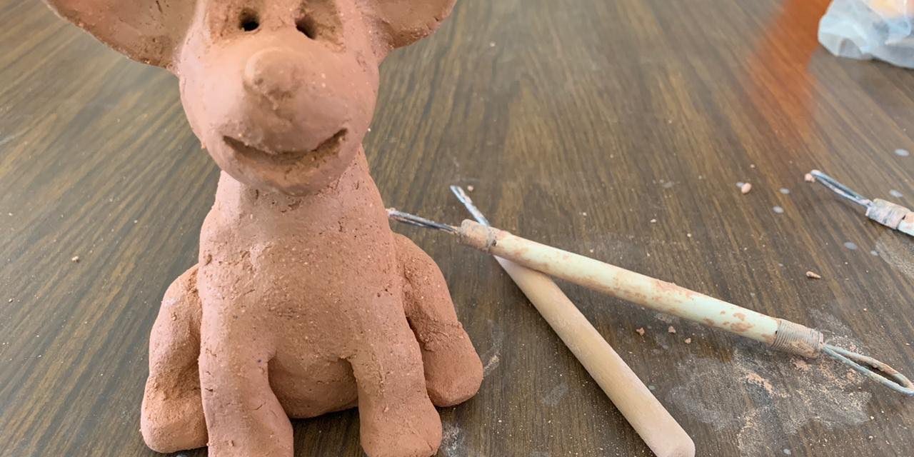 Invitan a los niños a tomar taller de escultura en barro