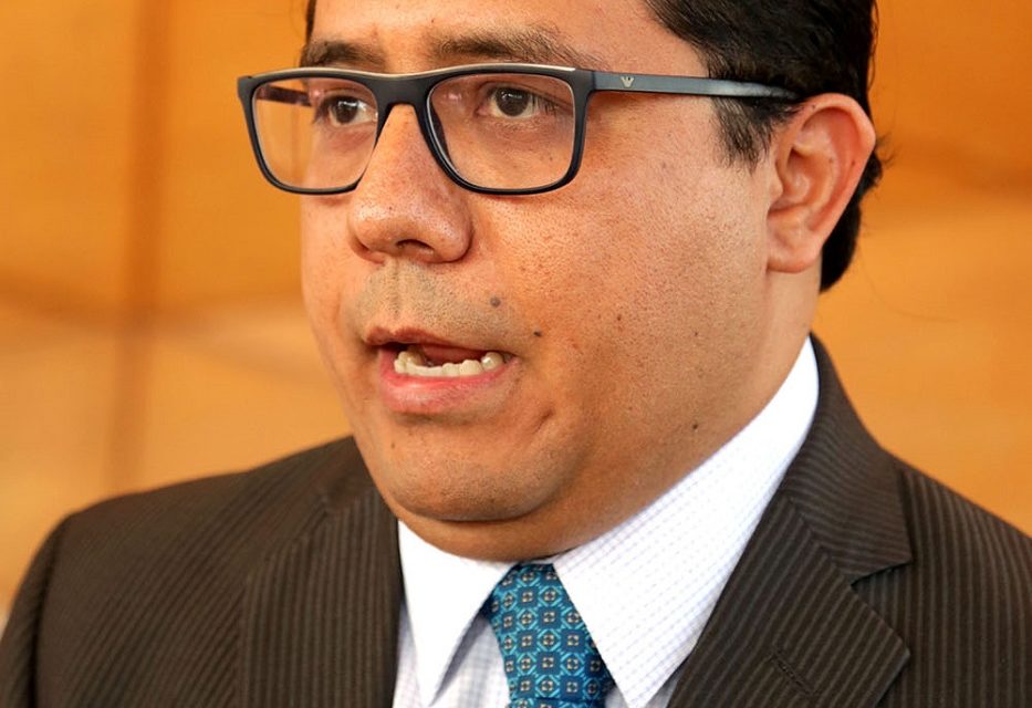 Especialista Universitario advierte sobre contaminación emergente en el agua.