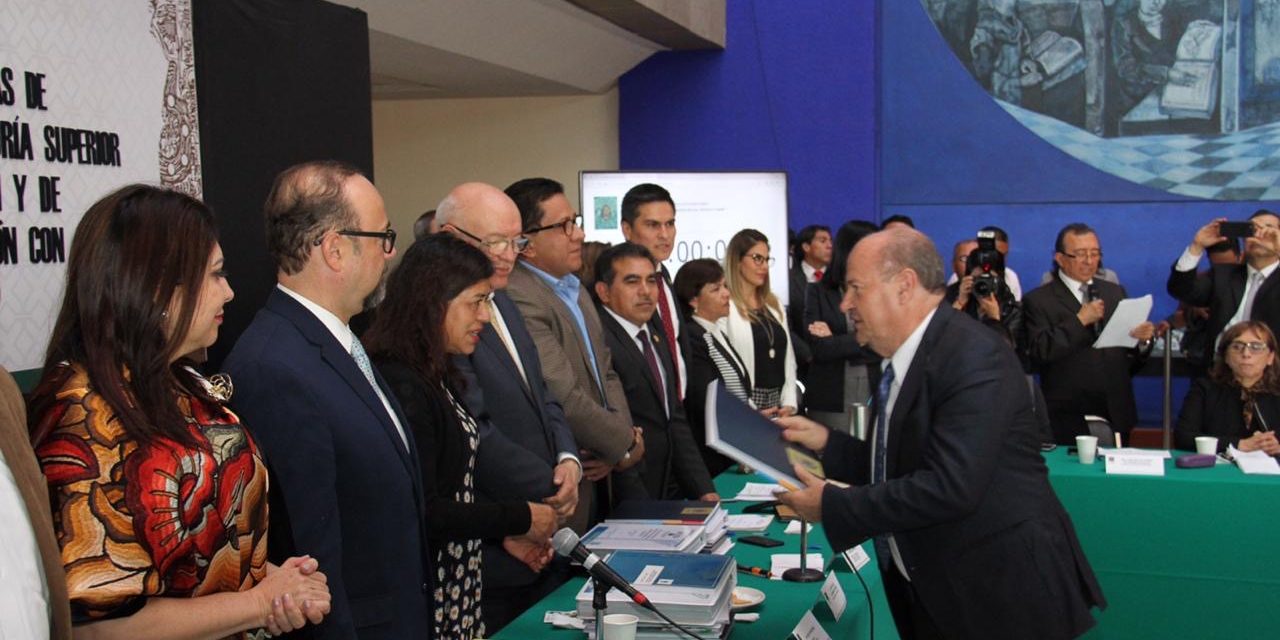 UASLP entrega estados financieros auditados 2018, a la Cámara de Diputados y a la Auditoría Superior de la Federación.
