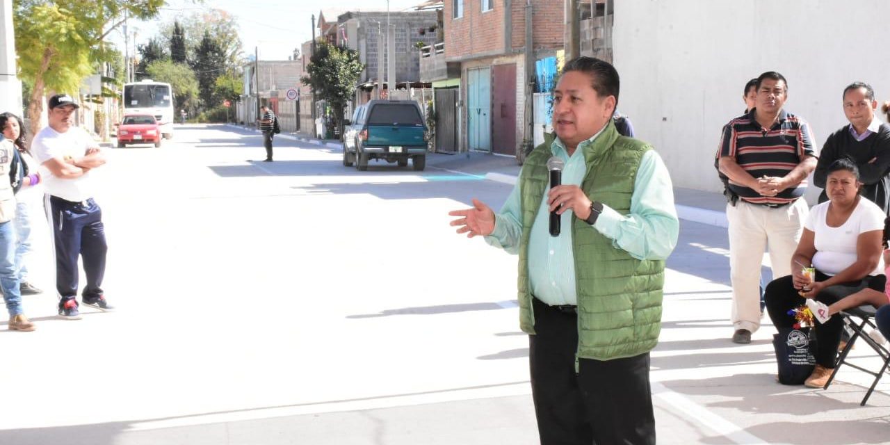 Avanza pavimentación de calles en Soledad al cierre del año.