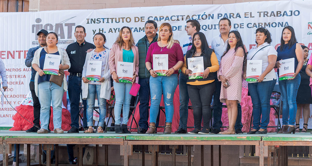 ICAT entrega 1 mil 500 constancias en Mexquitic de Carmona.