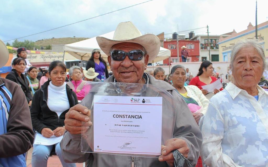 40 mil potosinos y potosinas aprendieron a leer y escribir.