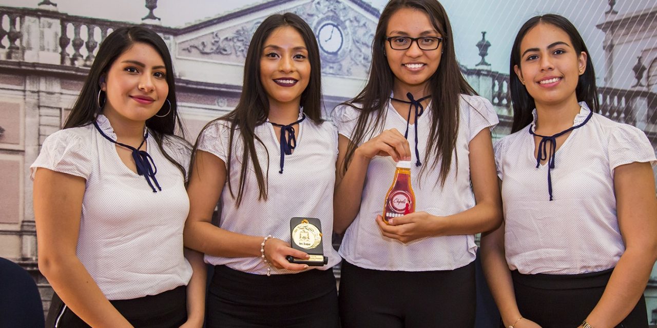 Desarrollan estudiantes de la UASLP aderezo gel a base de chipotle bajo en grasas.