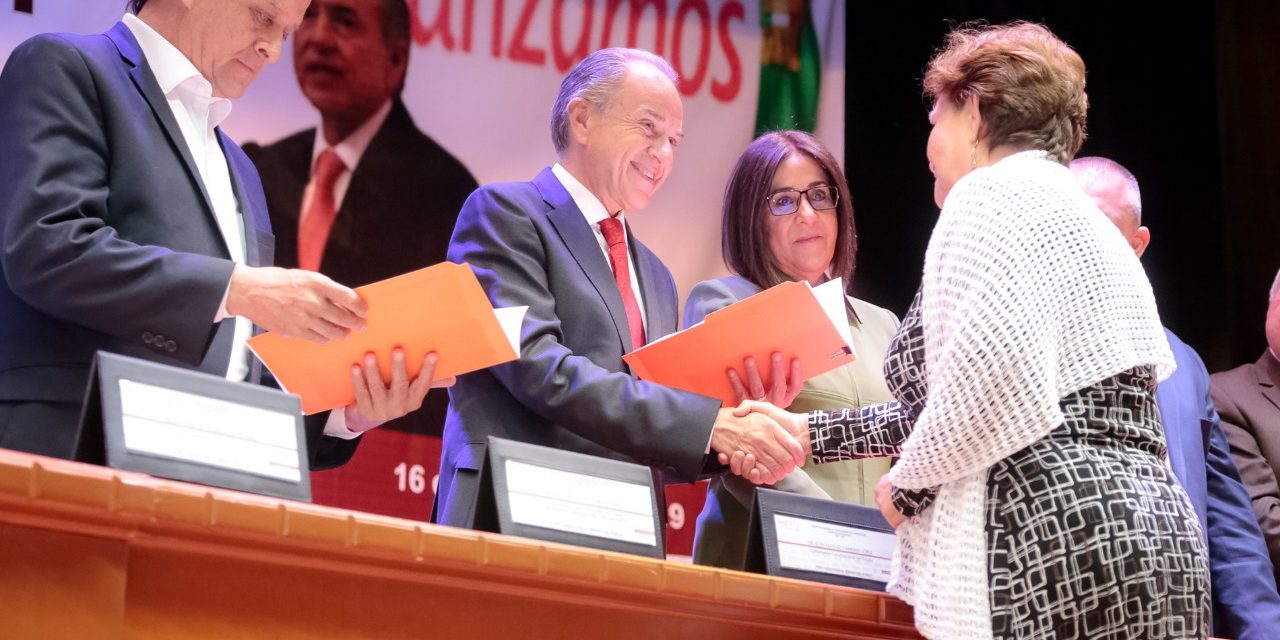 Gobernador encabeza ceremonia de Basificación y Regularización de 332 docentes de la Sección 52 del SNTE.