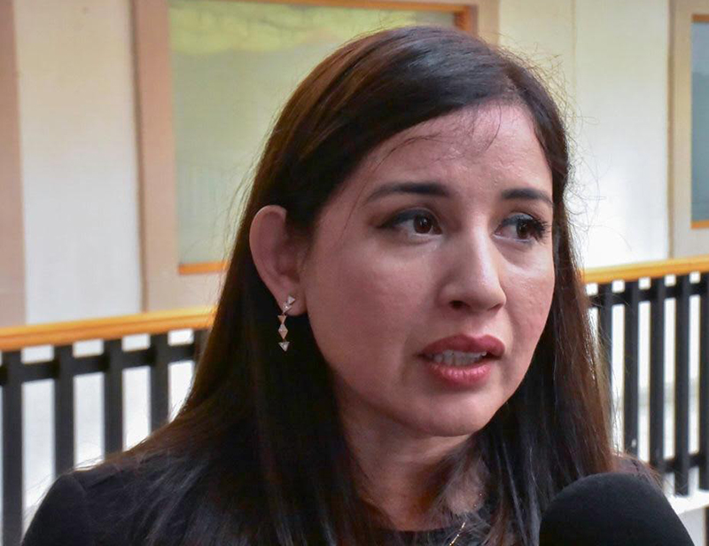 Revira secretaria general de Soledad evasión al tema de los bonos navideños de regidores de Morena.