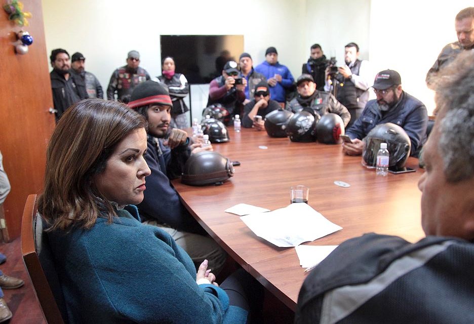 Demandan motociclistas beneficios en el cobro de derechos.