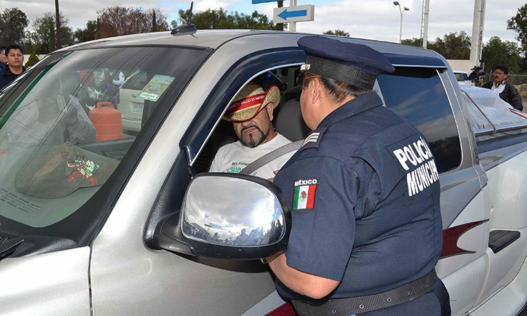 Buscan que agentes de tránsito no retengan licencias, placas ni tarjetas de circulación.