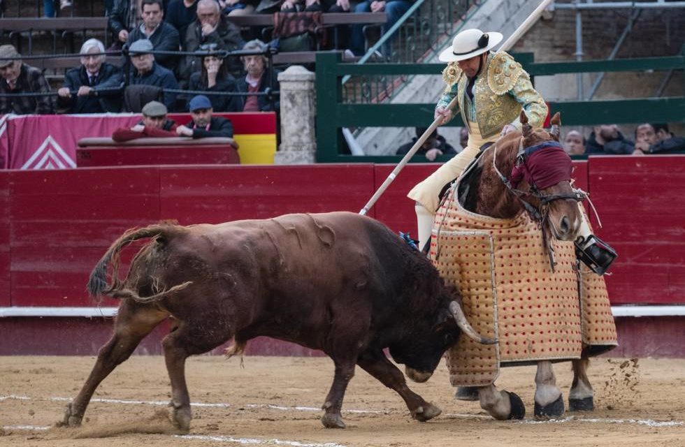 La CEDH revisará la iniciativa que prohíbe la entrada de menores de edad a corridas de toros o eventos taurinos.
