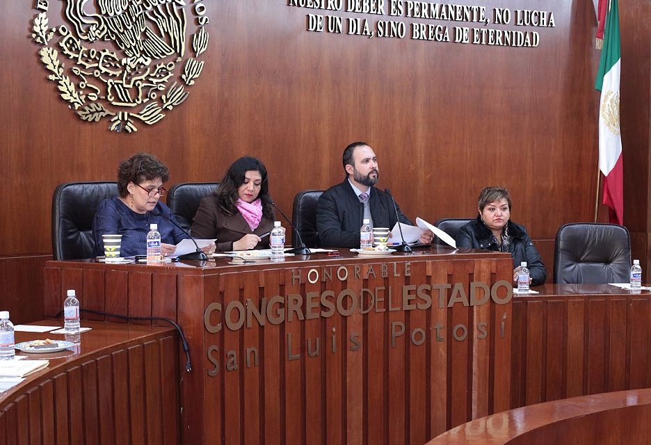 Aprueban incentivos económicos y fiscales para empresas socialmente responsables.