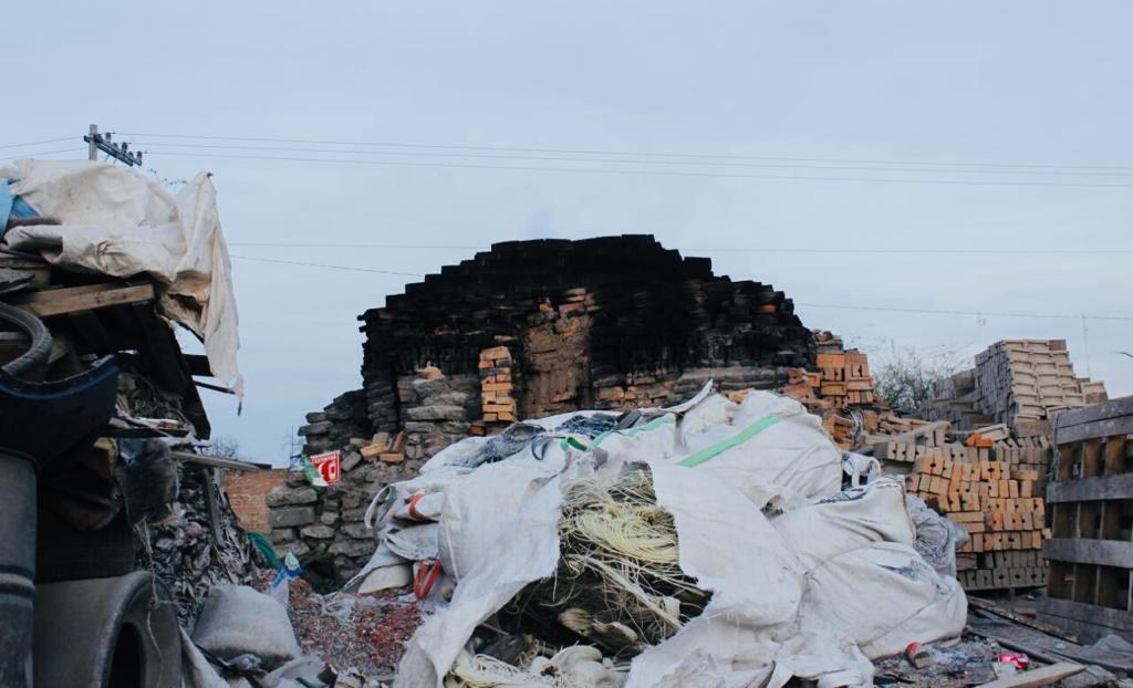 Clausuran ladrillera por uso de materiales prohibidos y alto grado de contaminación.