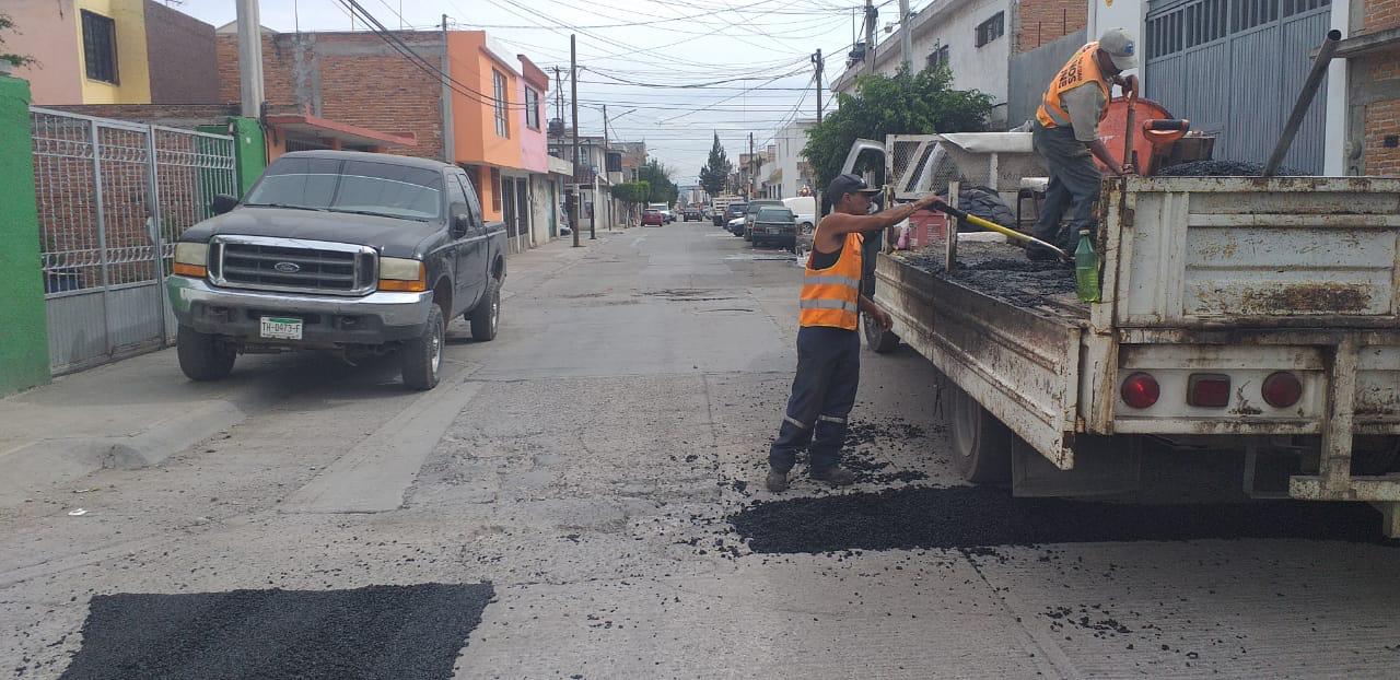 Programa de bacheo permanente en Soledad avanza sin contratiempos.