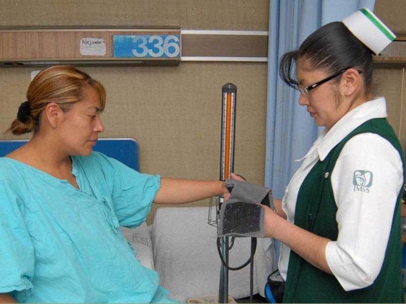 Asegura el IMSS en SLP que cuerpo de enfermeras da trato amable a sus pacientes.