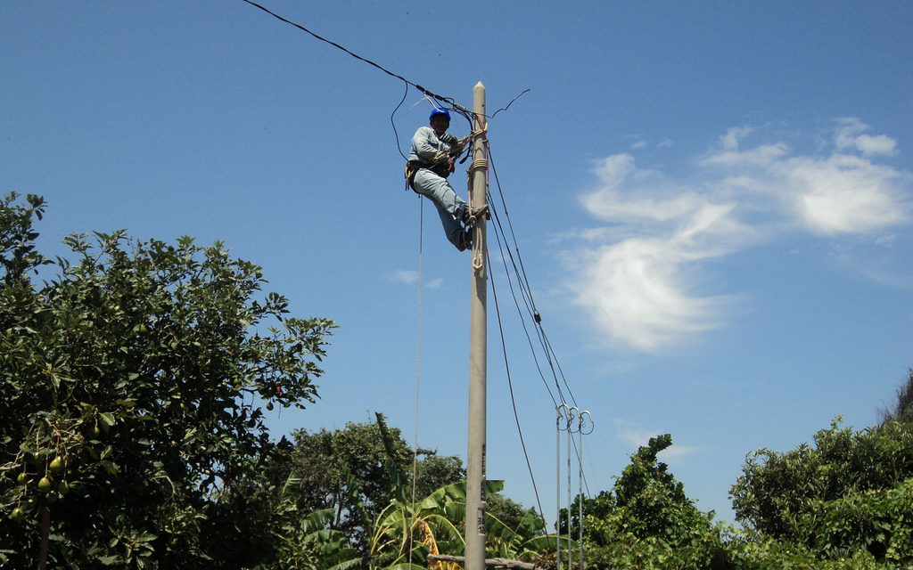 SLP avanza en el acceso al servicio de energía electrica.