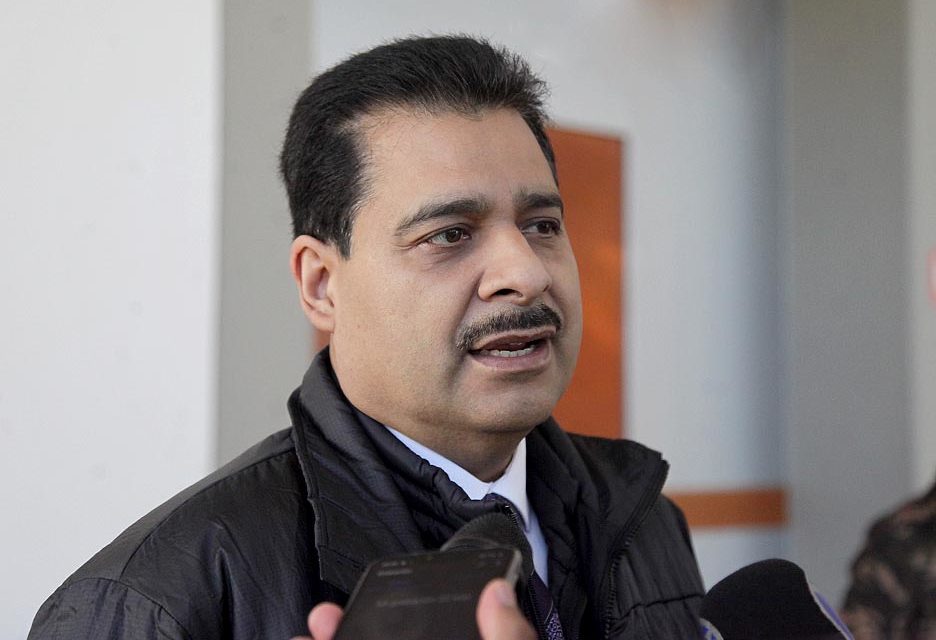 Se regularizará la entrega de permisos para que vehículos puedan circular sin placas