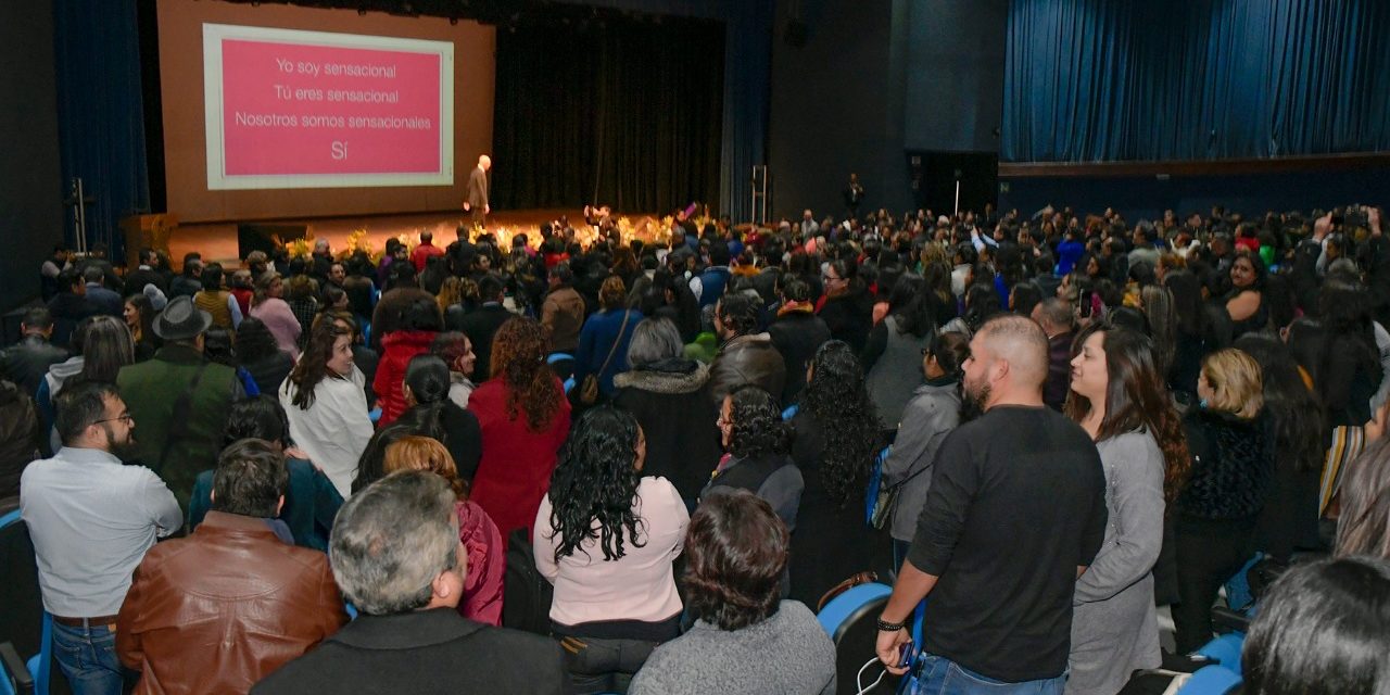 JM Carreras asiste a conferencia “Conquistando tu felicidad”