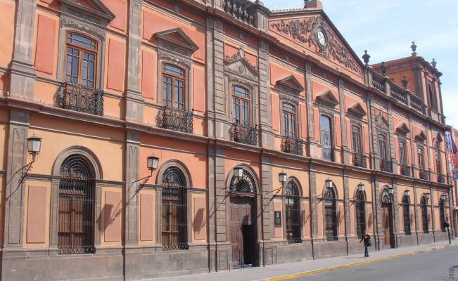 Exigen estudiantes de Ciencias Químicas solución a problemas en campus.