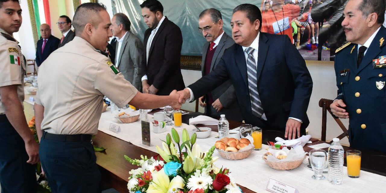 Reconoce alcalde de Soledad trabajo de las tropas de México.
