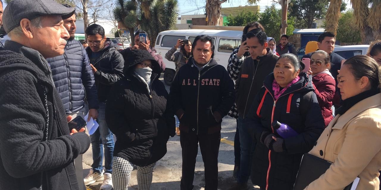 Maestros de secundaria se manifiestan en la SEGE