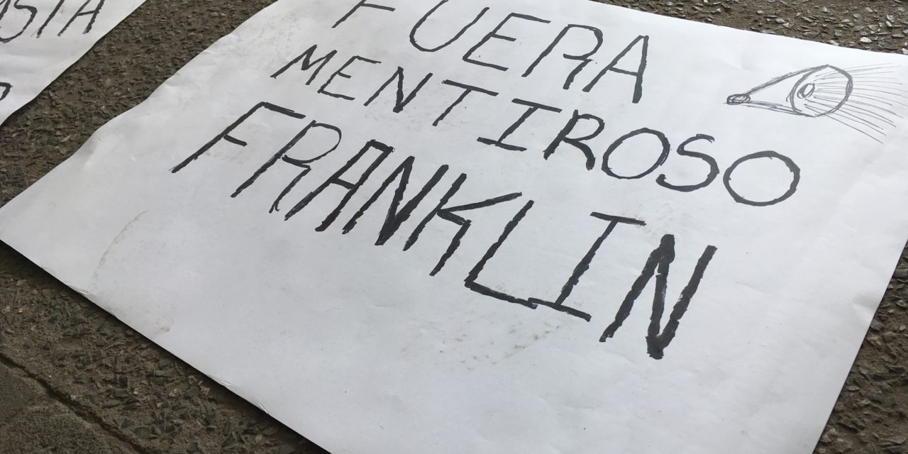 Protestan vecinos de Las Flores contra regidor Eloy Franklin.