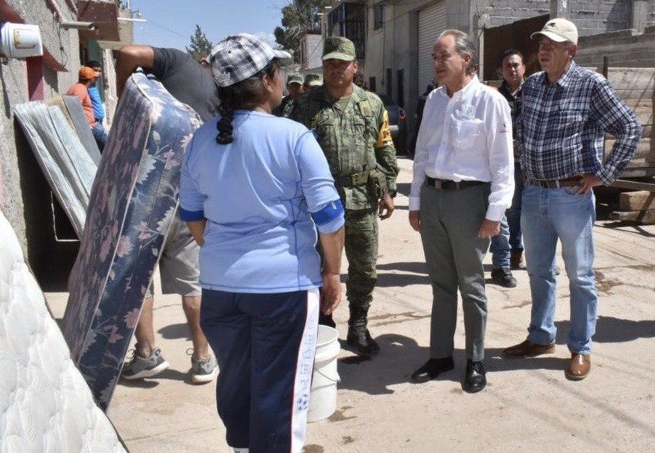 Compromete gobierno estatal apoyos para familias afectadas por tromba en Salinas.