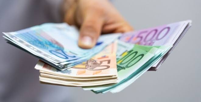 Dinero en efectivo fuente de contagio de Covid-19