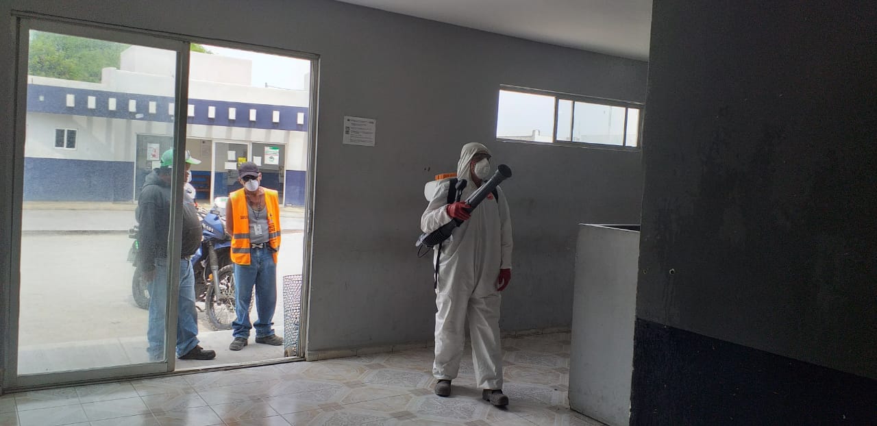 Sanitización de espacios públicos en Soledad se aplica de manera permanente.