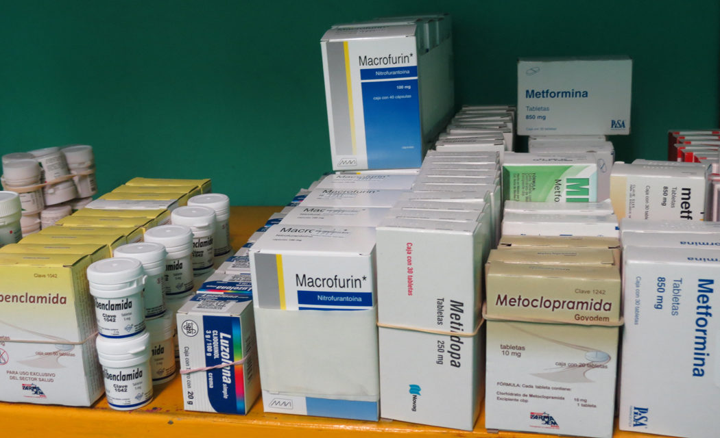 Derechohabientes del IMSS e ISSSTE siguen denunciando la falta de medicamentos.