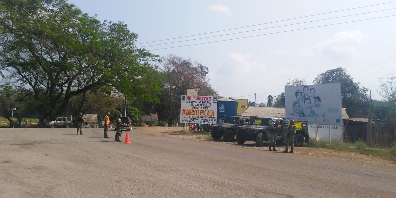 Municipios mantienen filtros en parajes para evitar ingreso de turistas por contingencia.