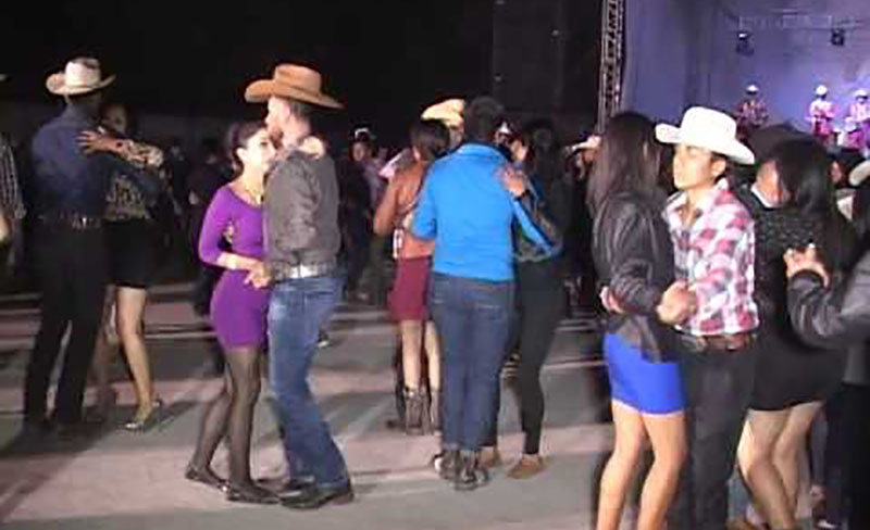 Preocupa que la ciudadanía siga organizando bailes callejeros, reuniones a pesar de la contingencia.