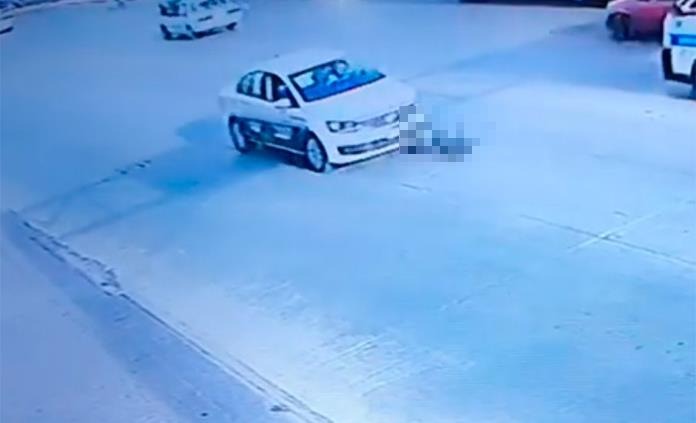 Sanciona SCT a operador de taxi por atropellar a un canino.