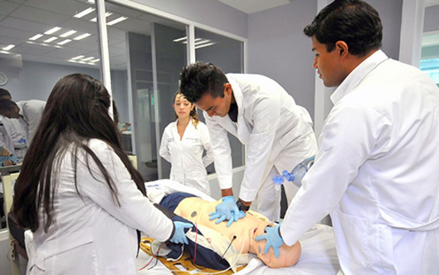 Retiran por seguridad, a más de 700 alumnos de medicina de centros hospitalarios en SLP.
